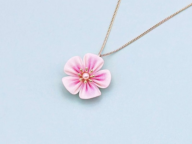 はんなり桜のシンプルネックレス　手染めシルク  ピンク つまみ細工 和 着物　揺れる 春 - 項鍊 - 絲．絹 粉紅色