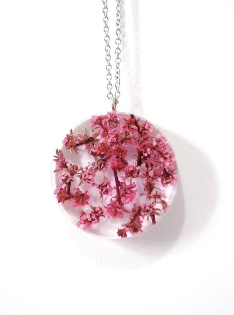 Colour Freak Studio Pink Dried Flower Necklace / Flat round pendant / Flower In Ice Series - Necklaces - Plants & Flowers Pink
