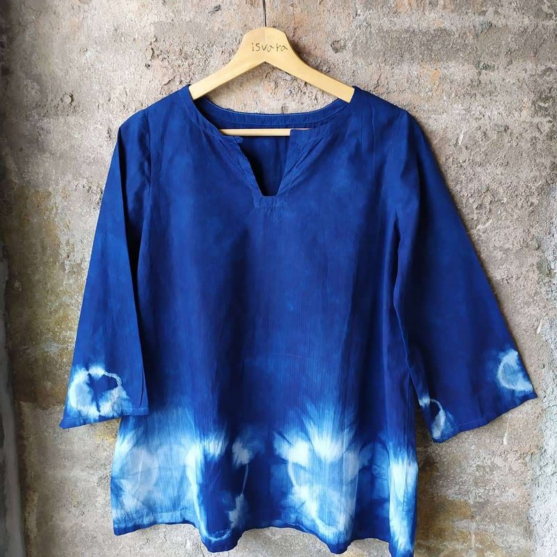 Free dyeing isvara blue dyeing handmade uniform top natural series - Women's Tops - Cotton & Hemp Blue