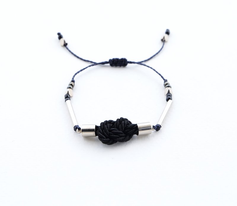 Infinity knot twisted rope in black adjustable bracelet - 手鍊/手鐲 - 聚酯纖維 黑色
