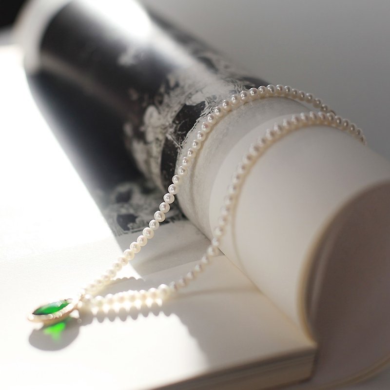 Miss Queeny Original | In the Mood for Love Retro Gemstone Natural Pearl Necklace/Short Chain - สร้อยคอ - เครื่องเพชรพลอย สีเขียว