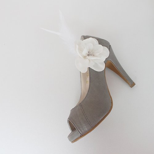 verymignon Decorative Feather ivory flower Bridal Shoe Clips for Wedding Party
