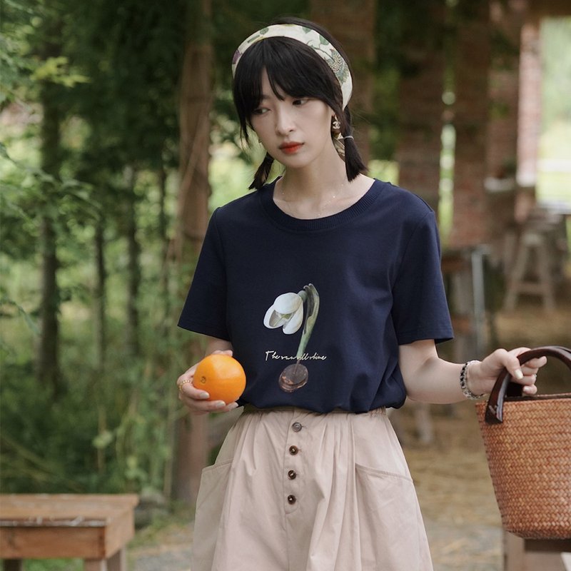 藏青色鬱金香T恤|T恤|夏款|Sora-970 - 女 T 恤 - 棉．麻 