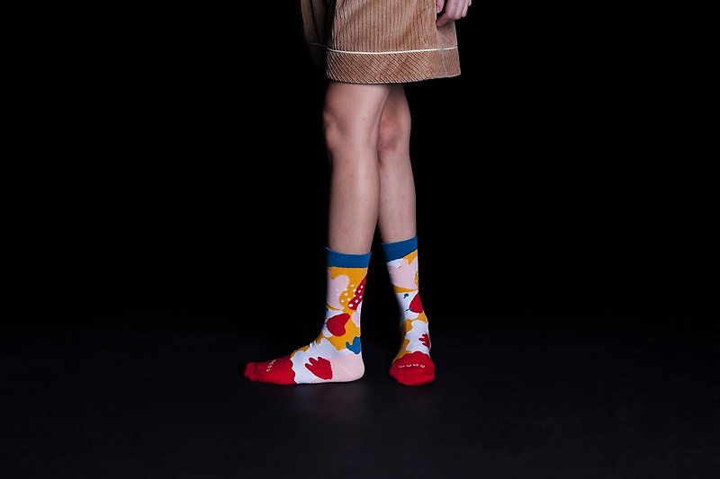 Dear, Buncho: Daun/Jungle Forest Red Crew Socks Mens Socks Womens Socks - ถุงเท้า - ผ้าฝ้าย/ผ้าลินิน สีแดง