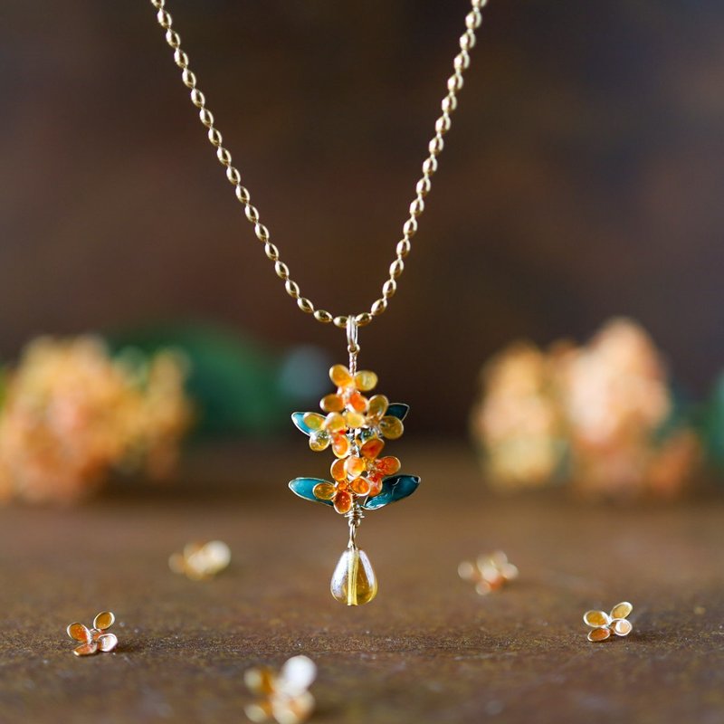 Autumn flower lover osmanthus and leaf long necklace, allergy friendly - สร้อยคอยาว - เรซิน สีส้ม