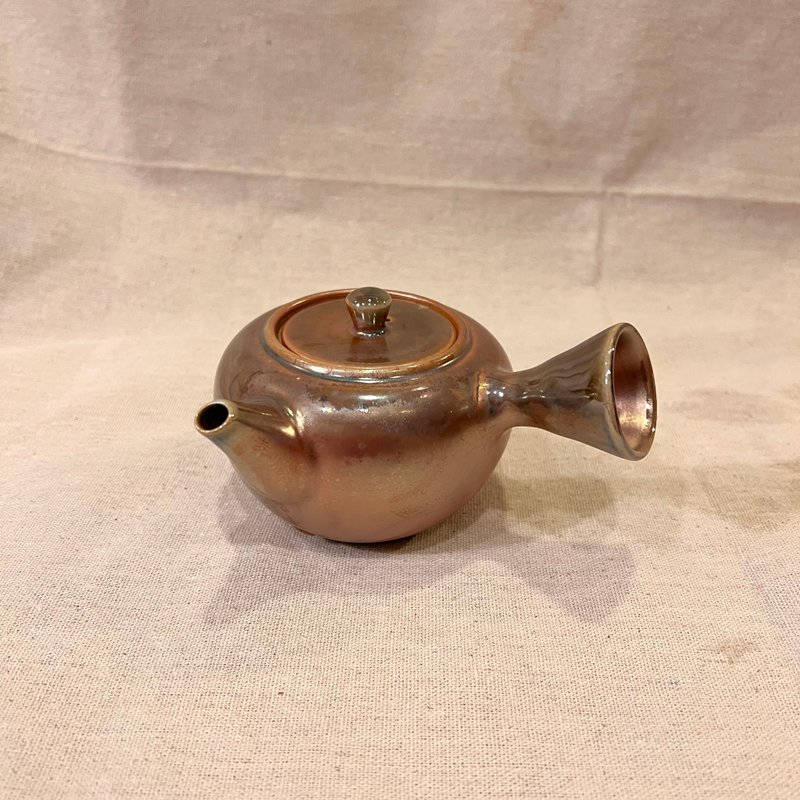 柴燒金彩短側把茶壺 / 柴燒茶具  / 小平凡手作 - 茶壺/茶杯/茶具 - 陶 