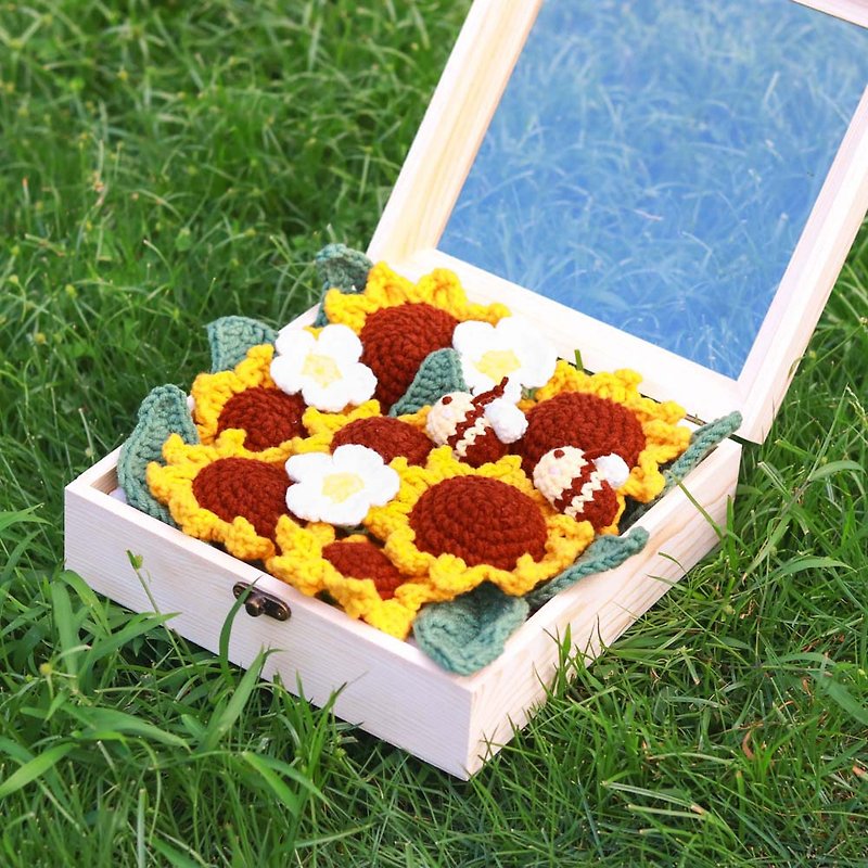 ผ้าฝ้าย/ผ้าลินิน ช่อดอกไม้แห้ง หลากหลายสี - Sunflower/Sunflower Crocheted Preserved Flower Box