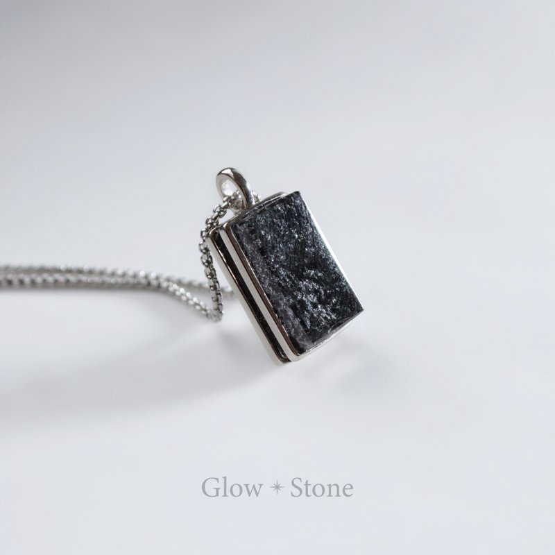 GLOWSTONE藍黑幽靈設計吊墜 - 項鍊 - 水晶 黑色