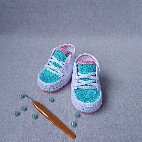 trisha.knits 新生嬰兒針織短靴運動鞋 knitted booties sneakers for a newborn baby