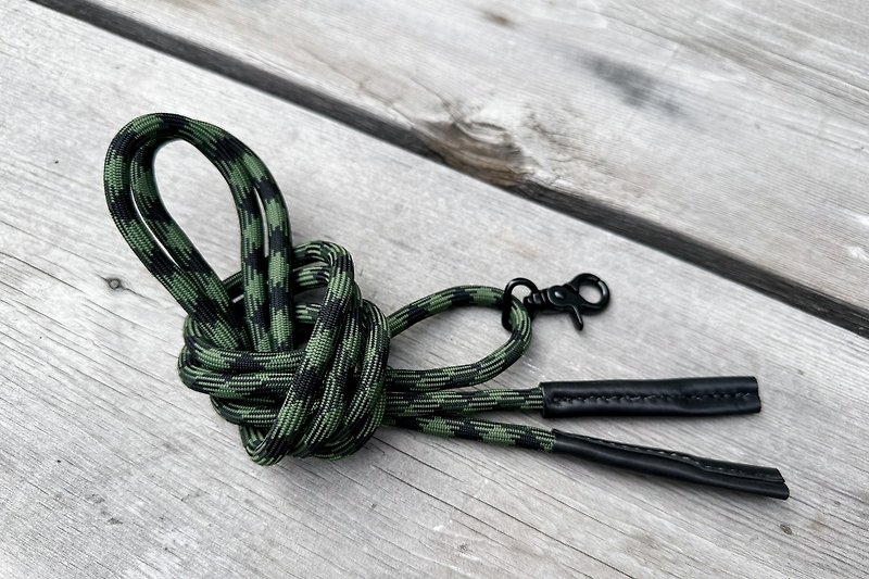 Simple style dark green windmill style 8mm adjustable mobile phone lanyard hanging neck strap with hand-stitched leather tail - อื่นๆ - เส้นใยสังเคราะห์ สีเหลือง