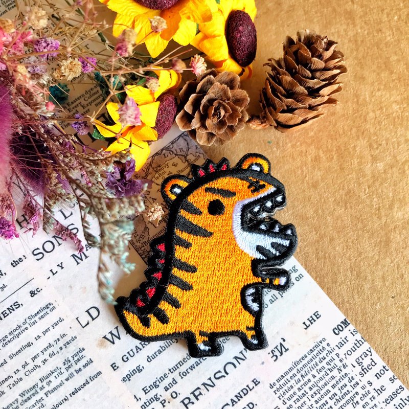 刺繡別針 繡布燙 -老虎恐龍 - 其他 - 繡線 橘色