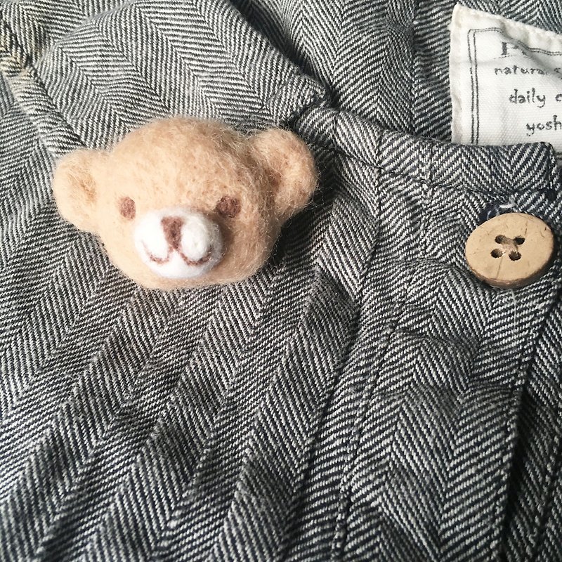 Handmade wool felt brooch : BROWN BEAR  - 胸針 - 羊毛 卡其色