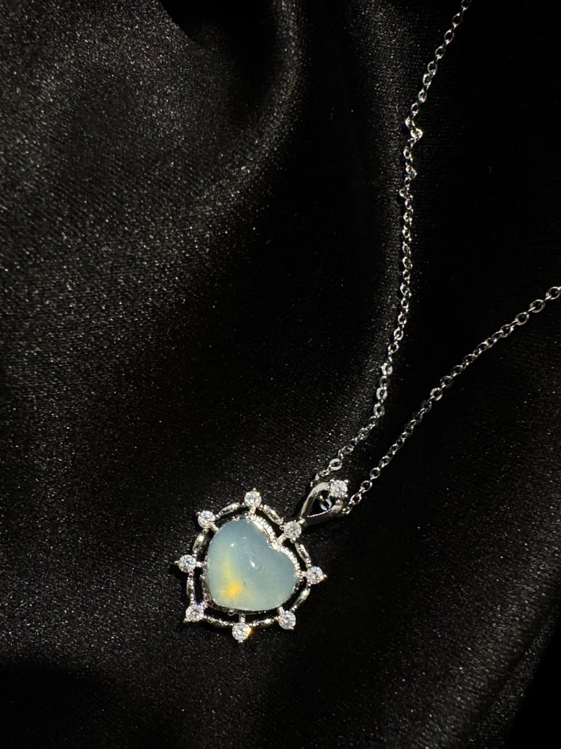 Sparkling Heart Throat Chakra Aquamarine Necklace Crystal Necklace - สร้อยคอ - เครื่องประดับพลอย สีน้ำเงิน