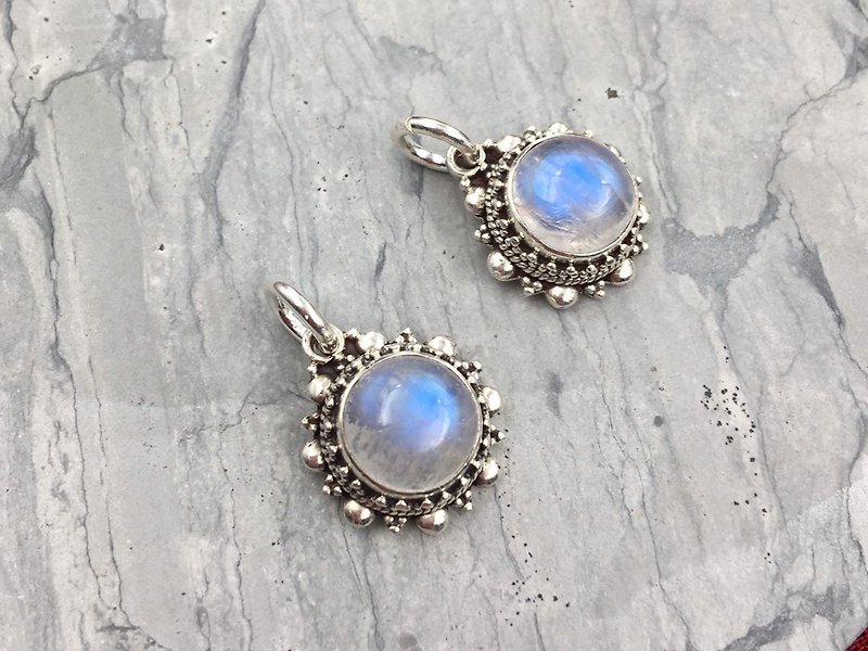 • My.Crystal • Xingyue • High-quality blue moonlight handmade silver pendant (without chain) - สร้อยคอ - เครื่องเพชรพลอย สีน้ำเงิน