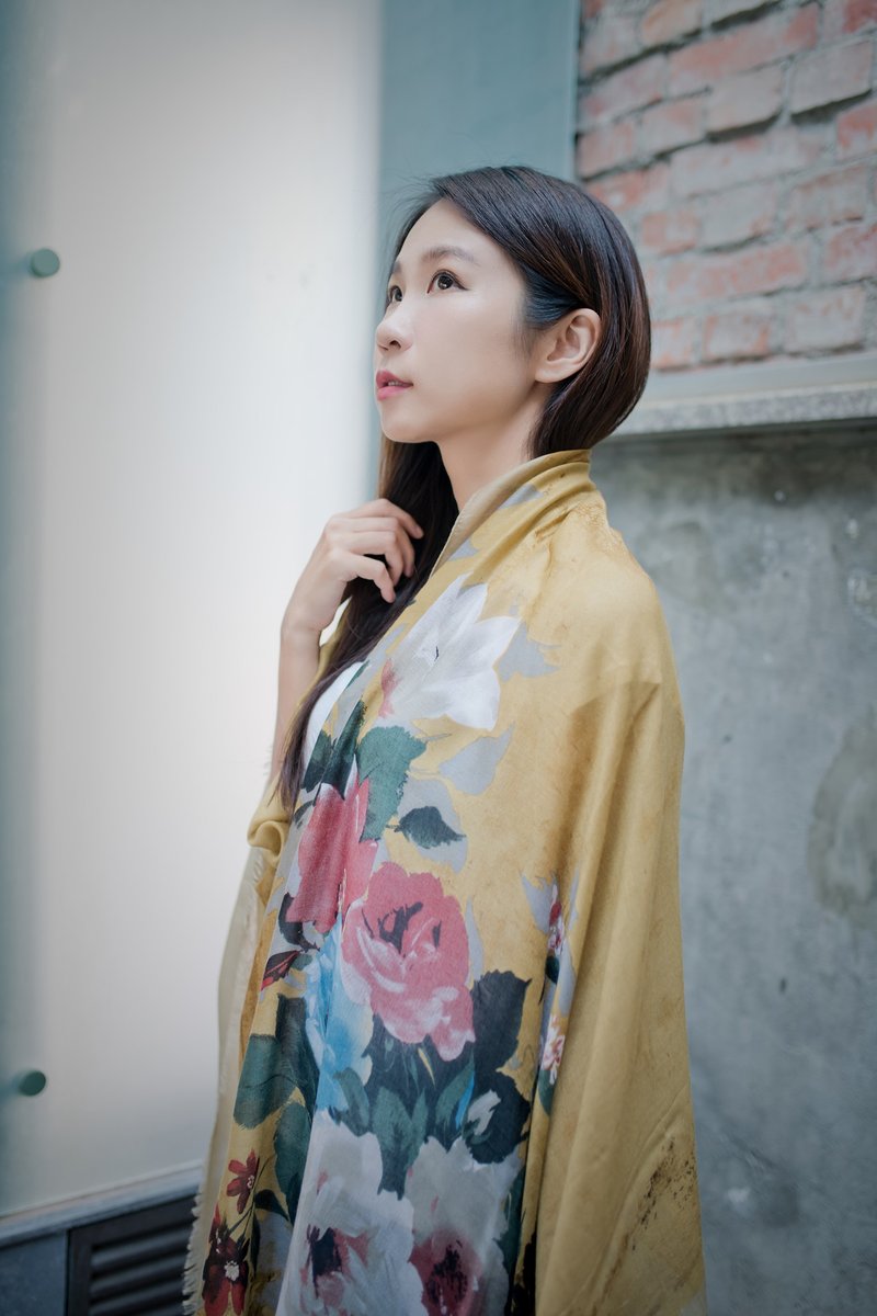 Unni古典長絲巾 遮曬 擋風 披肩 scarf 圍巾 保暖 柔滑 保暖 圍脖 - 圍巾/披肩 - 其他材質 卡其色