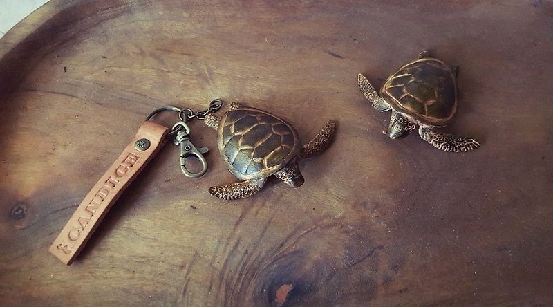 The little turtle struggling to swim forward to the ocean pure leather key ring (customized lover, birthday gift) - Keychains - Genuine Leather Green