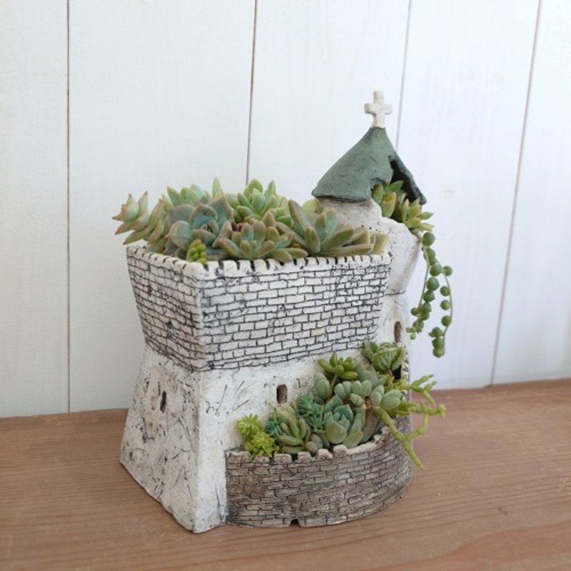 Flower pots in an old church - Plants - Pottery White