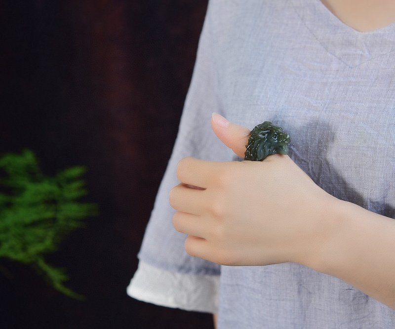 和田玉虎頭扳指 圈口20.9非常有意境 雕工精緻 上身簡單大 - 戒指 - 水晶 