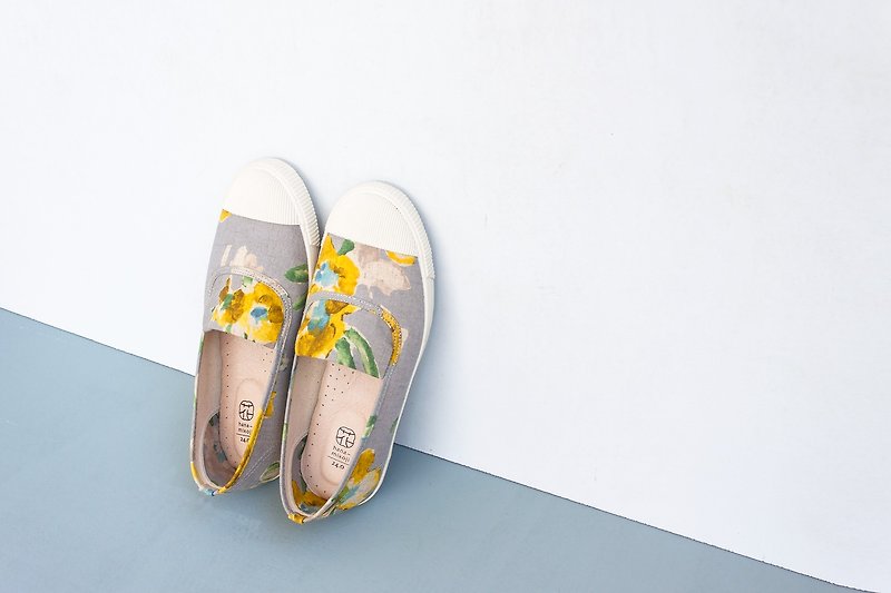 Slip-on casual shoes Flat Sneakers with Japanese fabrics Leather insole - รองเท้าลำลองผู้หญิง - ผ้าฝ้าย/ผ้าลินิน สีเทา