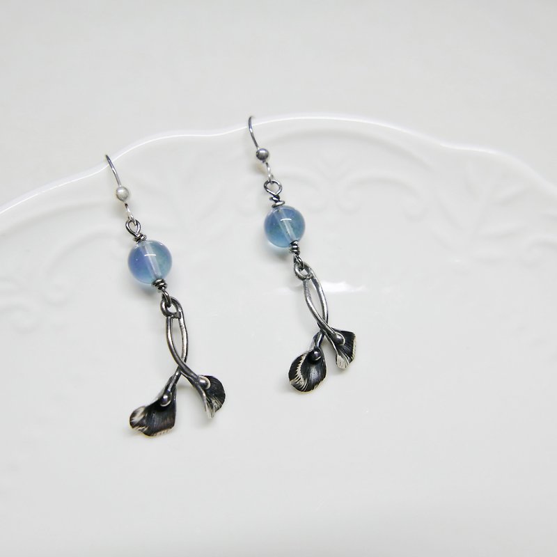 Plant system. Blue fluorite petal sterling silver earrings - Earrings & Clip-ons - Gemstone Blue