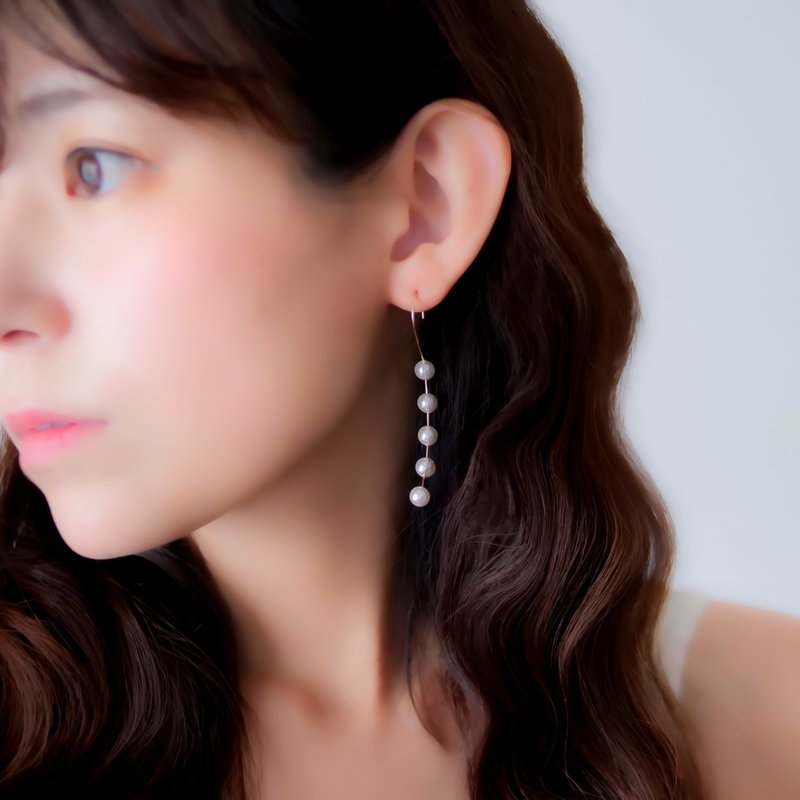 14kgf Swarovski Pearl Prima Pierced Earrings - 耳環/耳夾/耳骨夾 - 其他金屬 白色