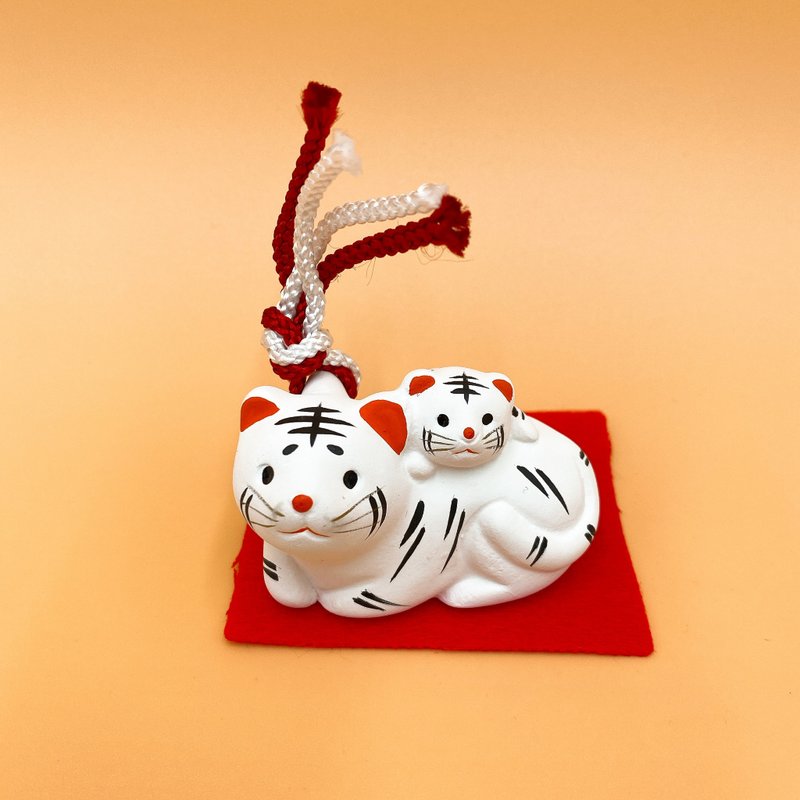 [Lucky stems and branches] Lucky stems and branches, zodiac sign Tiger, origin of things, earth bells, good luck to parents and children, Tiger - Items for Display - Pottery White