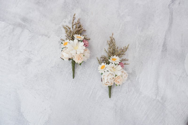 White boutonniere, dry flower buttonhole, wedding corsage (1 pc) - 胸花/手腕花 - 紙 白色