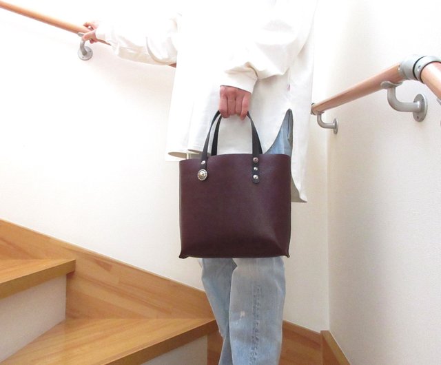 【手縫い】本革　コンチョ使い♪ 　トートバッグ　ハンドバッグ　レザー　0558 コンチョ使い・牛革・ハンドソーイング・シュリンクレザー