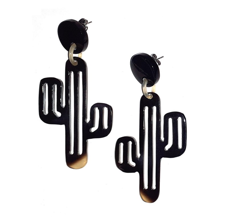 Handcrafted earrings gifts for women from buffalo horn - 耳環/耳夾/耳骨夾 - 環保材質 黑色