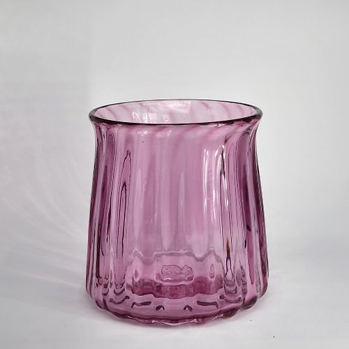 臺灣玻璃舘 粉紅直紋線條瓶 手作玻璃花器 純手工吹製