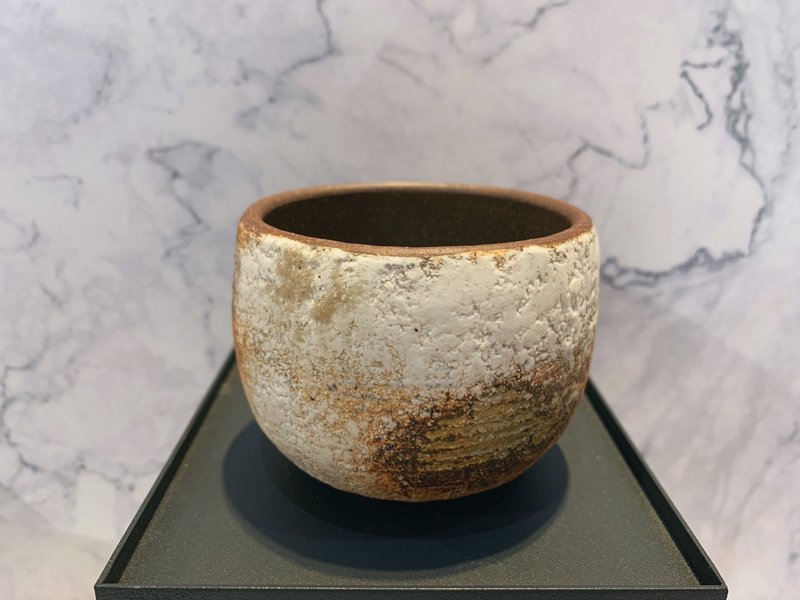 李仁嵋柴燒岩礦茶杯(精選雪白版D) - 茶壺/茶杯/茶具 - 陶 咖啡色