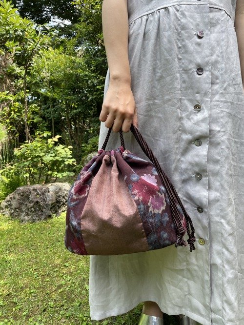 Kimono remake purse red - Shop shizendo Toiletry Bags & Pouches - Pinkoi