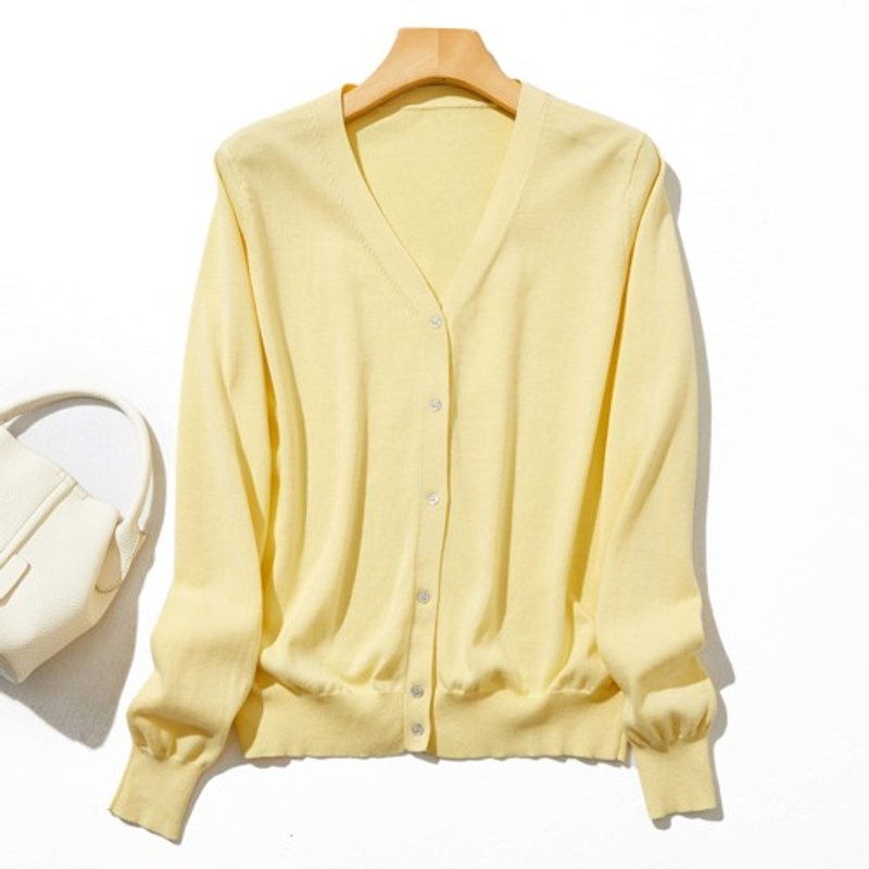 ココだけの自信作　年中愛用 コットン100 　長袖Vネックカーデ　ニットシリーズ　明るく淡い黄色220902-06 - 女毛衣/針織衫 - 棉．麻 