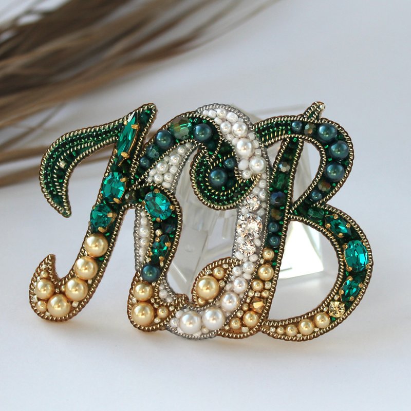 Custom Beaded Letter Brooch.Embroidered Initial Brooch.Name Pin.Customized Gift - 胸針 - 珍珠 綠色