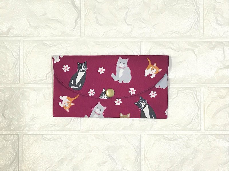 手作りの布を再生する。いたずら猫（ピンク）赤袋通帳パスポート収納袋 - 財布 - コットン・麻 レッド