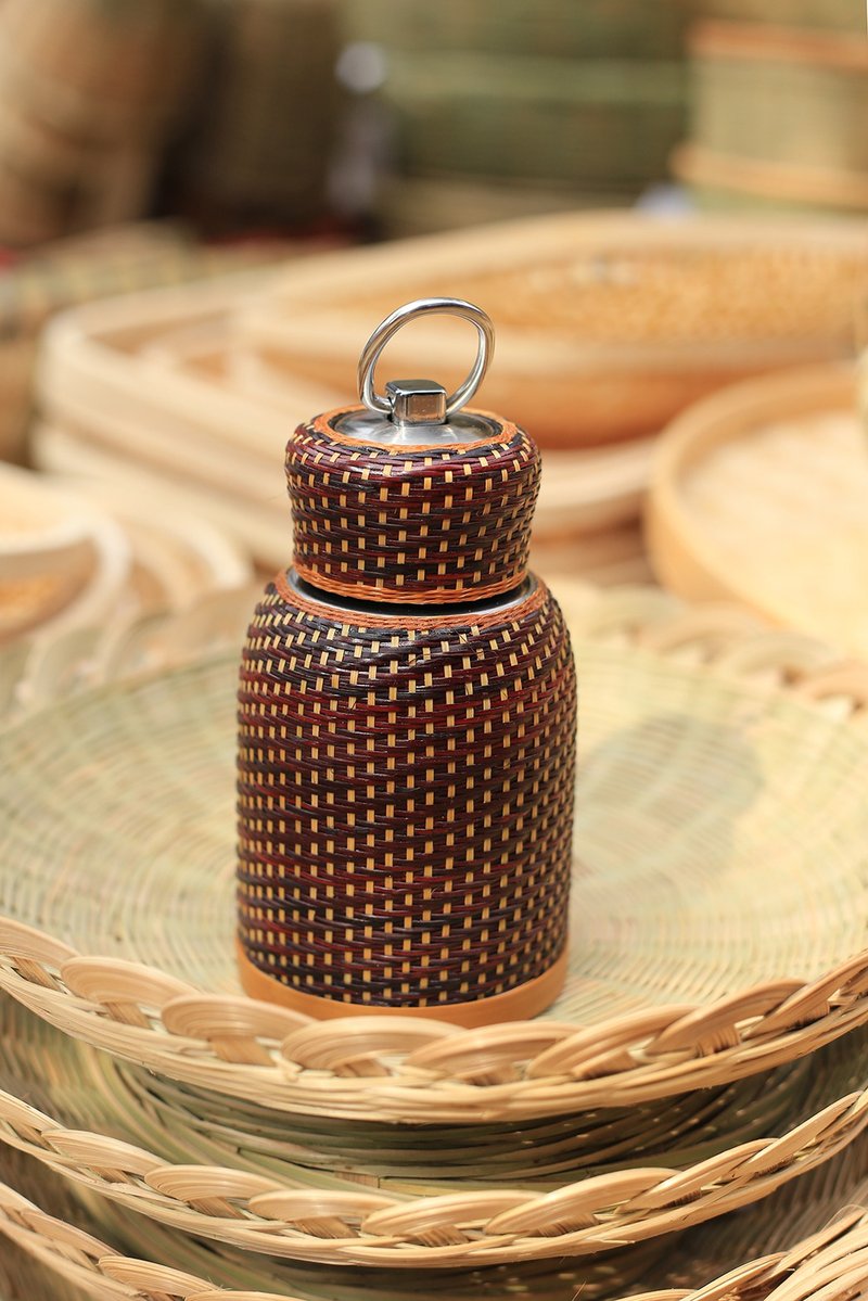 Bamboo Weaving Series | Intangible Cultural Heritage Bamboo Weaving Lid Accompanying Thermos Cup | Handmade Dyed Baking Paint | 304 Steel - Vacuum Flasks - Bamboo 