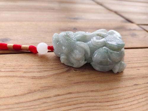螺絲帽帽工作室 【親翠】天然翡翠 冰綠飄花招財大貔貅手玩件