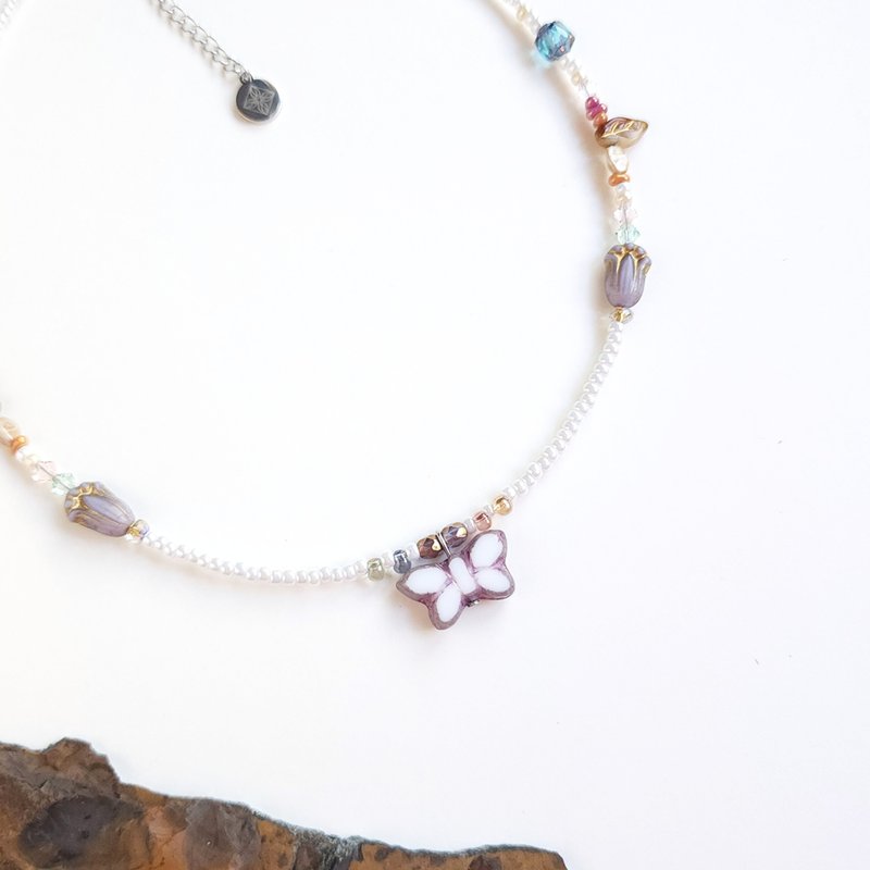 Czech glass beads necklace ・Dancing Purple Butterfly・ - Necklaces - Glass 