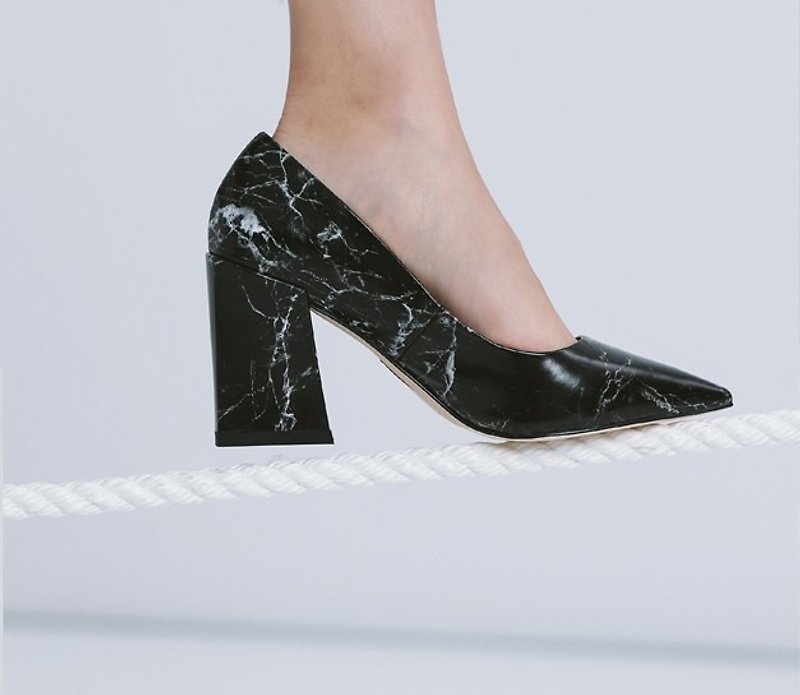 Retro Modern Chunky Heel Leather Pointed Toe Black Marble - รองเท้าส้นสูง - หนังแท้ สีดำ