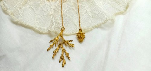 幸為天上星 | 松鼠的世界| 月光石 |不對稱耳環| 可改夾 | 18K金 |情人節禮盒