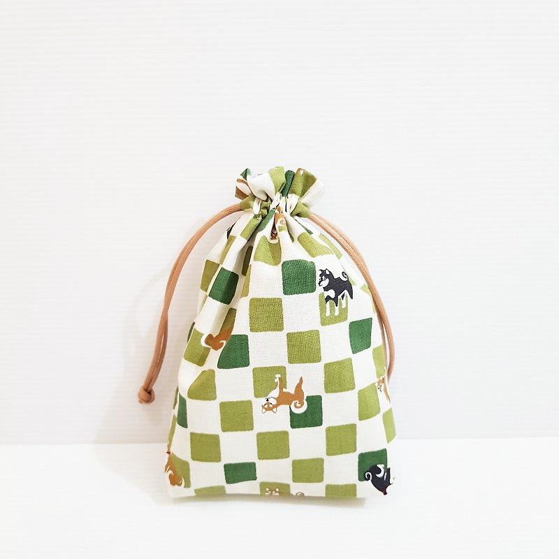 [Matcha Shiba Inu] A must for Japanese girls!!! Drawstring storage bag cosmetic bag Christmas gift - กระเป๋าเครื่องสำอาง - ผ้าฝ้าย/ผ้าลินิน สีเขียว