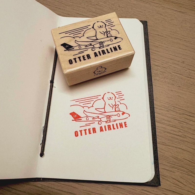 Shine original cute otter aviation wooden handle rubber stamp - ตราปั๊ม/สแตมป์/หมึก - ไม้ 