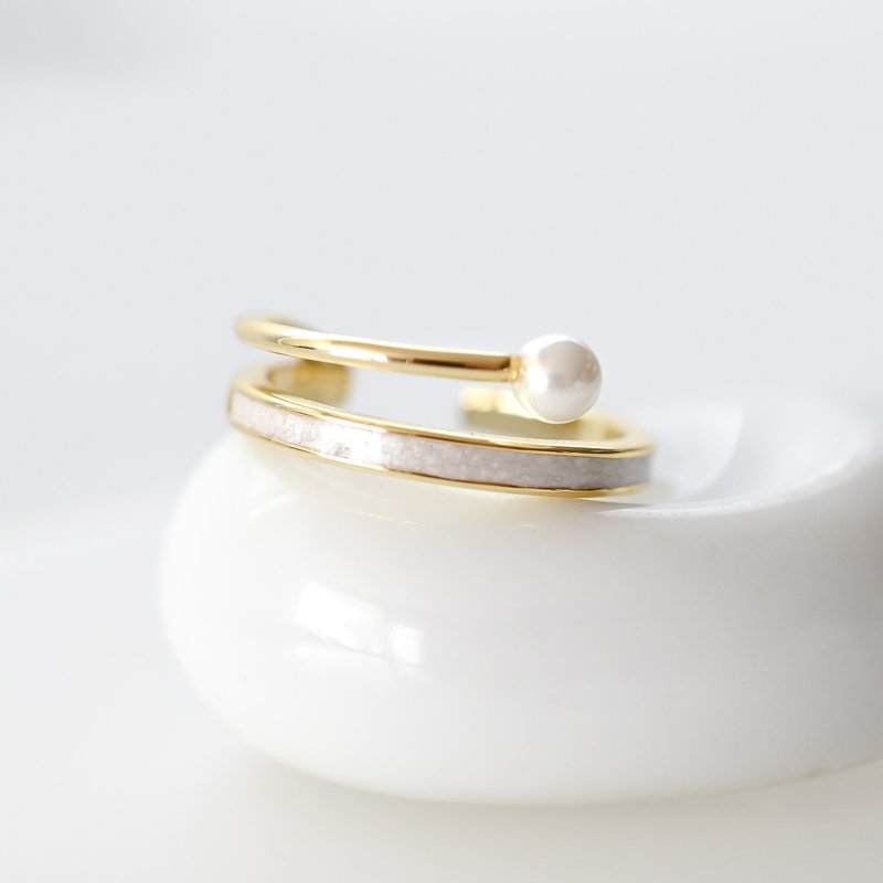 フリーサイズリング マザーオプパール調アクリル　Double- Mother of Pearl Ring - 戒指 - 其他金屬 金色