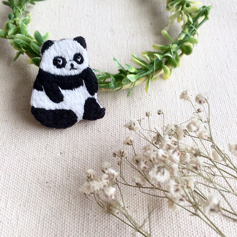 Hand embroidery * stay up late the giant panda pin - เข็มกลัด - งานปัก สีดำ