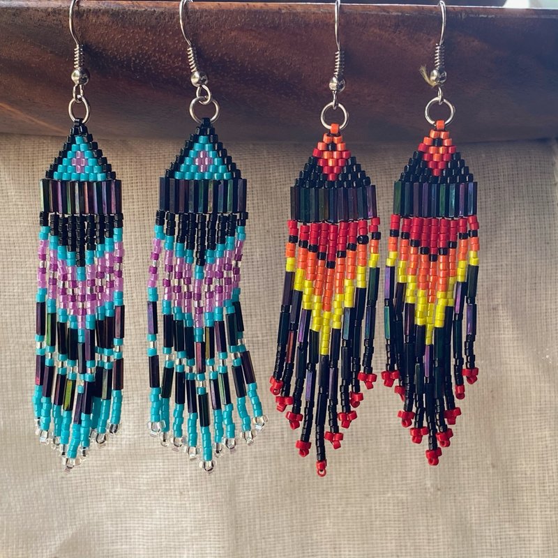 Spot aboriginal mother pure hand-woven beaded red classic totem tassel earrings - ต่างหู - เส้นใยสังเคราะห์ สีแดง