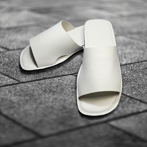 cowshuleather White leather casual sandals