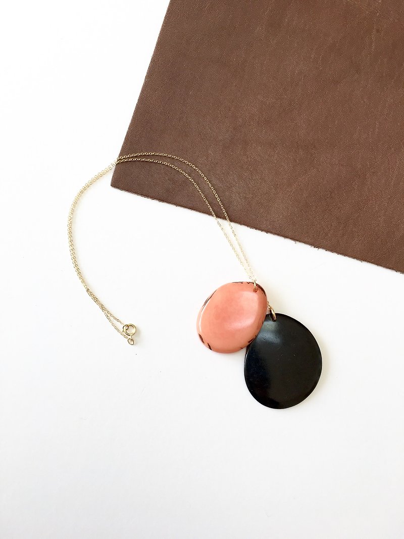 Tagua chip necklace 14kgf salmon pink color - ネックレス - 木製 ピンク