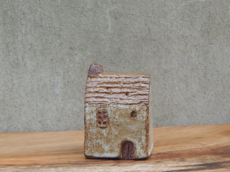 陶藝手作-小陶房-用手捏出樸實溫暖小房 - 擺飾/家飾品 - 陶 咖啡色