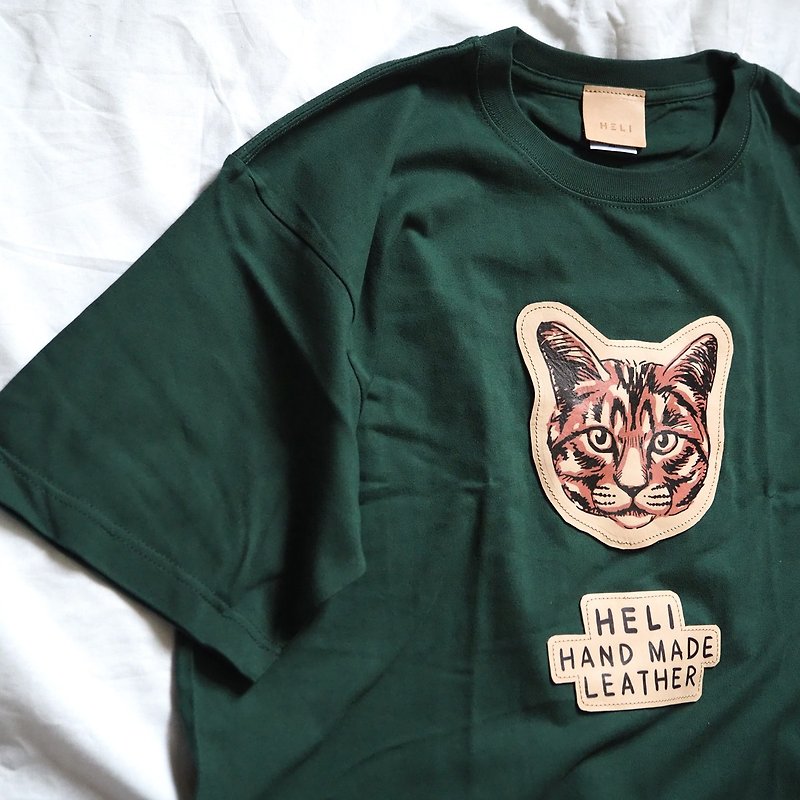 Artistic leather patch short sleeve T-shirt/cat - Women's T-Shirts - Cotton & Hemp Multicolor