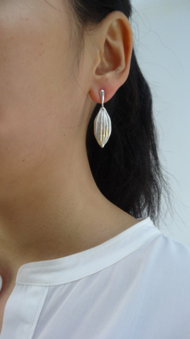 Sterling Silver Earrings Plant Line BTE006 Peach Seed Gold Foil - ต่างหู - เงินแท้ 